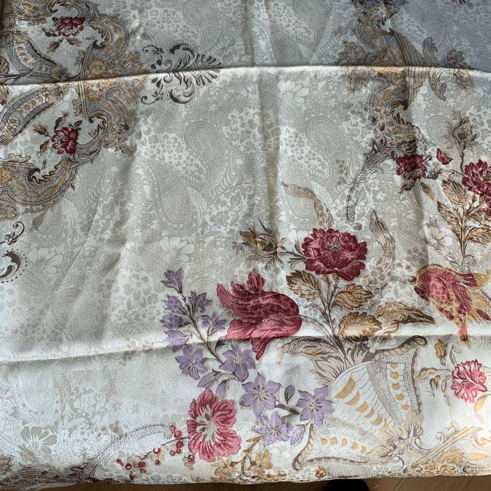 Liz Claiborne never worn